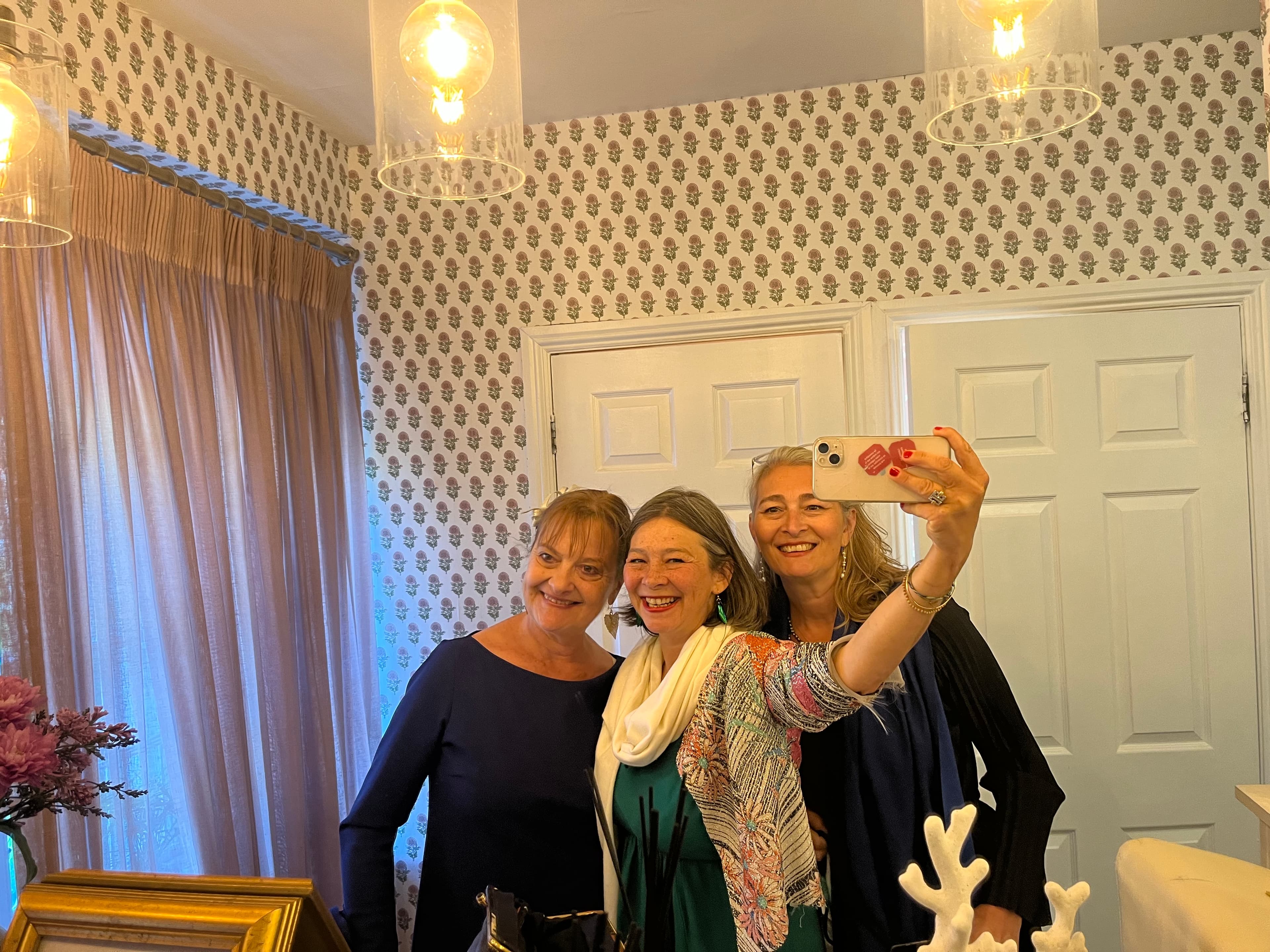 Photo de Helene qui vous embrasse fort si fort. Vive les mariéééés ♥️